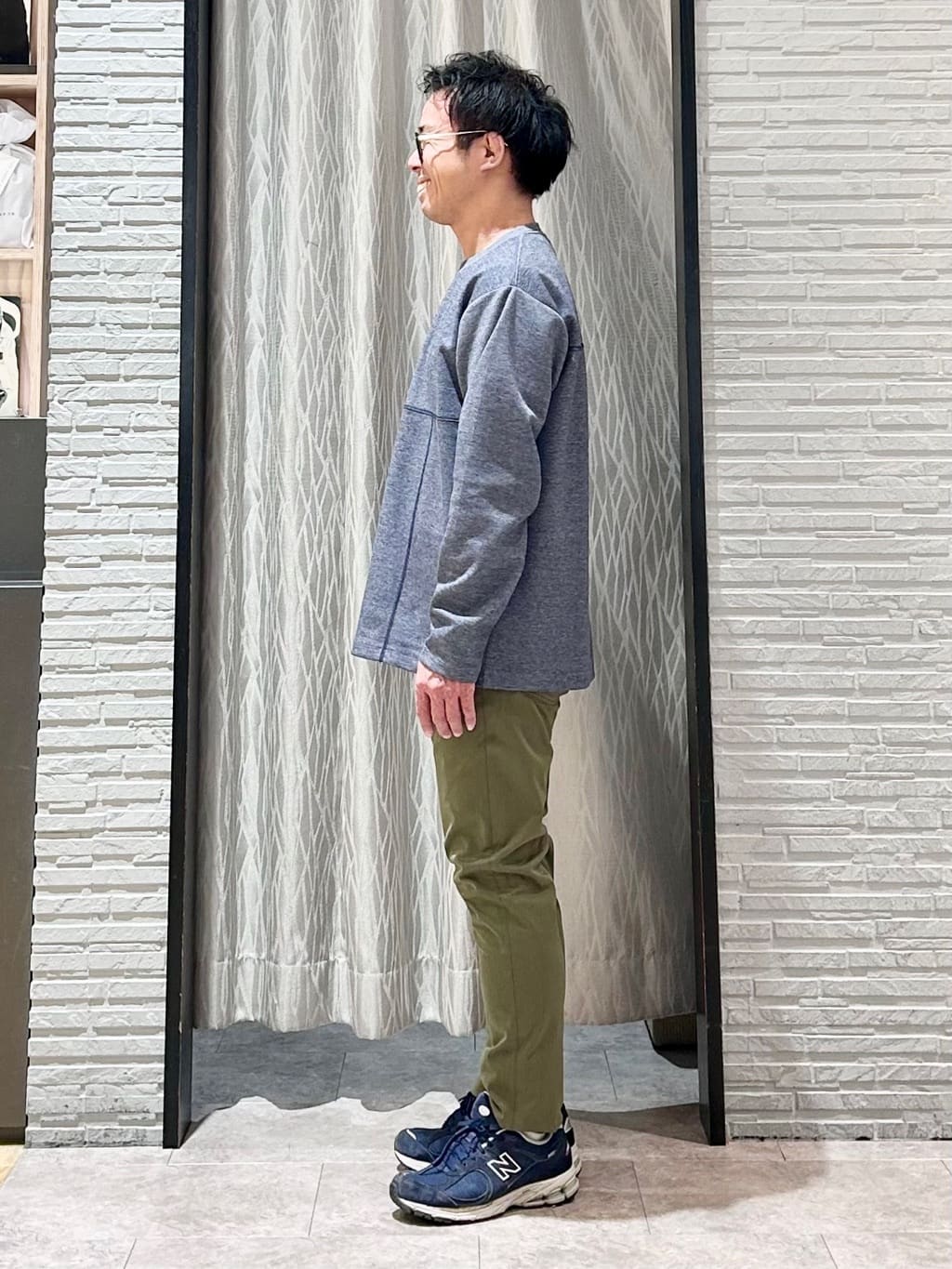 KENJI Iさんの「THE SHOP TK｜ダンボール ステッチ切替デザイン 長袖Tシャツ 洗濯機OK」を使ったコーディネート