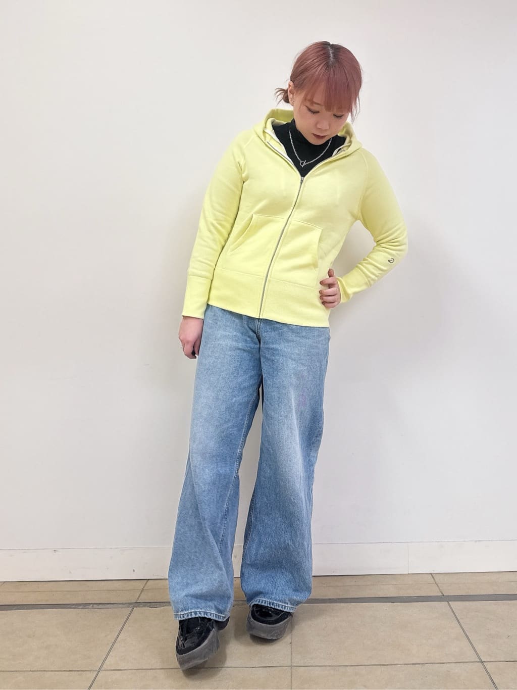 なかもとあきさんの「DRESSTERIOR｜ヴィンテージ加工ワイドデニムパンツ」を使ったコーディネート
