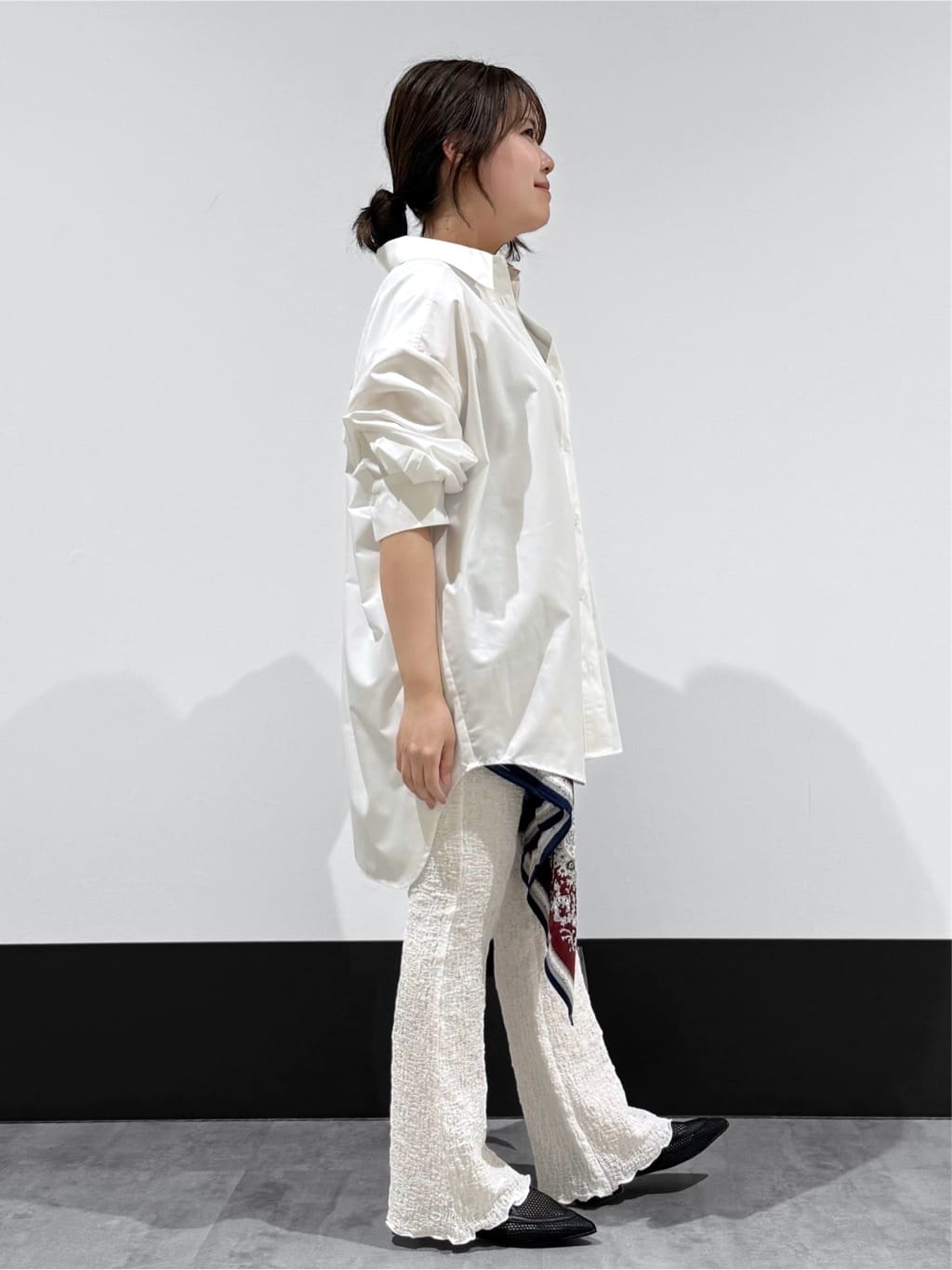 macchaさんの「THE SHOP TK｜ゆったりシルエットで体型カバー ロングシャツ」を使ったコーディネート