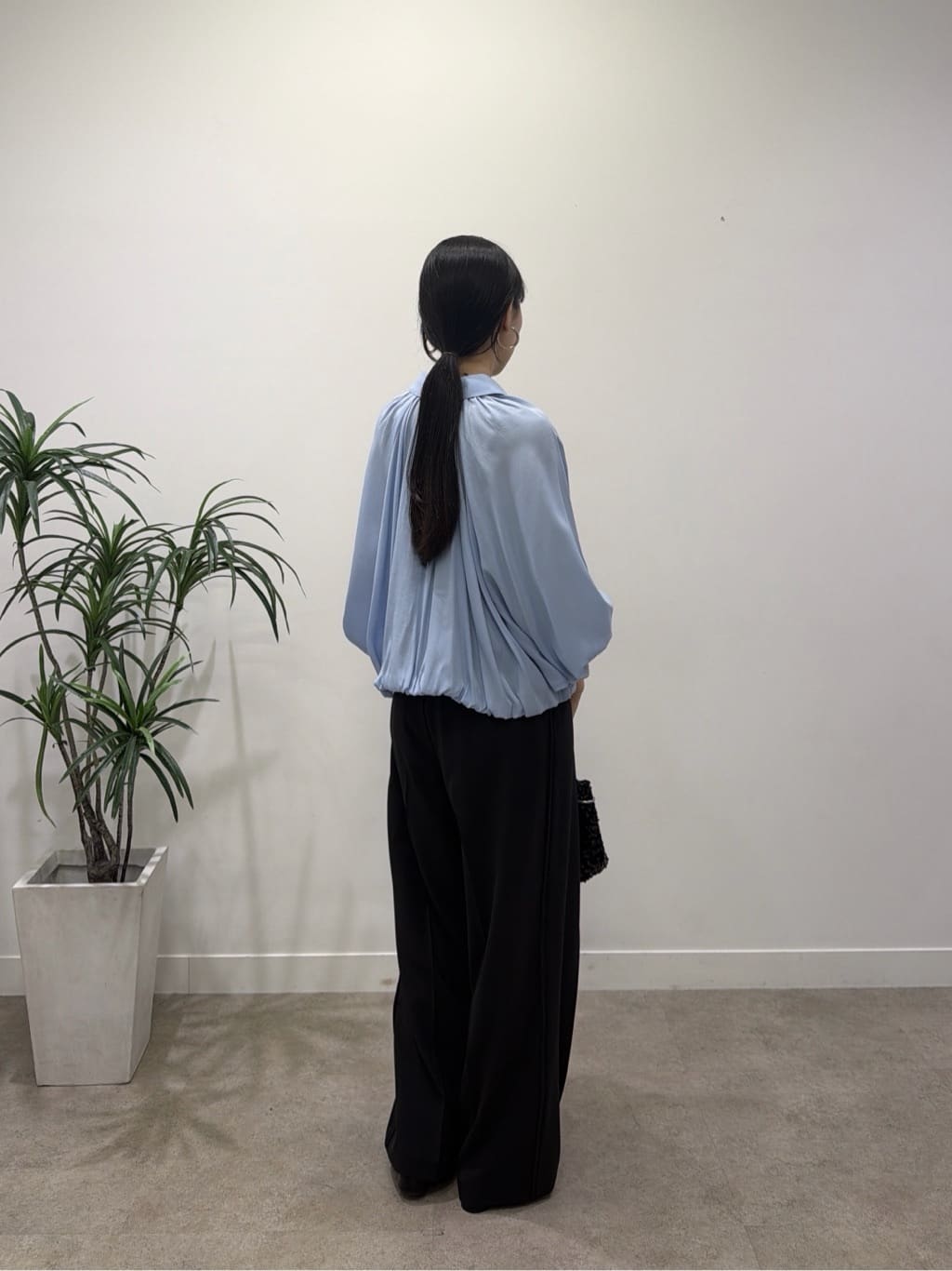 rinaさんの「INDIVI｜バルーンシアーブラウス【接触冷感】」を使ったコーディネート