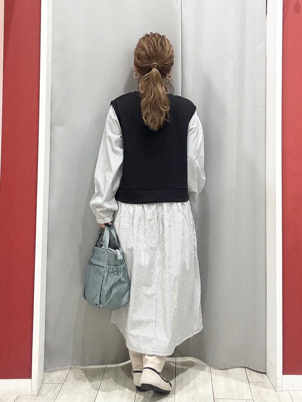 shioさんの「SHOO･LA･RUE｜【S-LL/体型カバー】ストライプが爽やか　ベストドッキングシャツワンピース」を使ったコーディネート