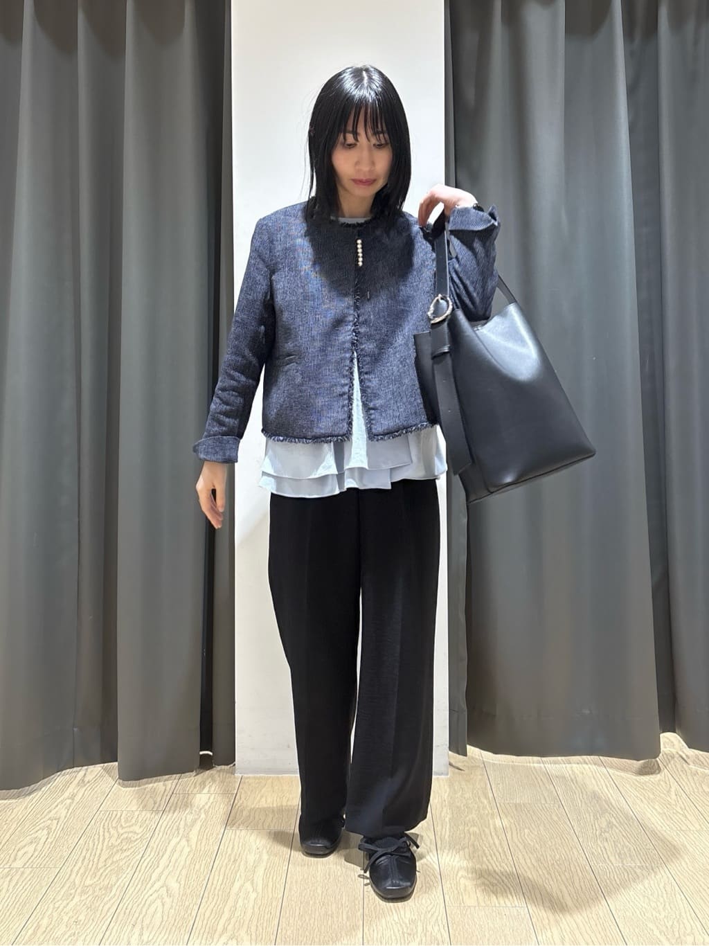 Yoshimiさんの「INDIVI｜【洗える／UVケア／SETUP可】着る日傘ペプラムブラウス」を使ったコーディネート