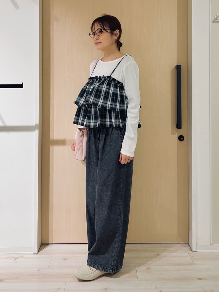 funafunaさんの「SHOO･LA･RUE｜【2点セット】チェック柄フリルキャミビスチェ&times;テレコロンT」を使ったコーディネート