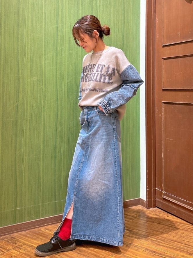 かおりさんの「SHOO･LA･RUE｜デニム袖切替ロゴニット」を使ったコーディネート