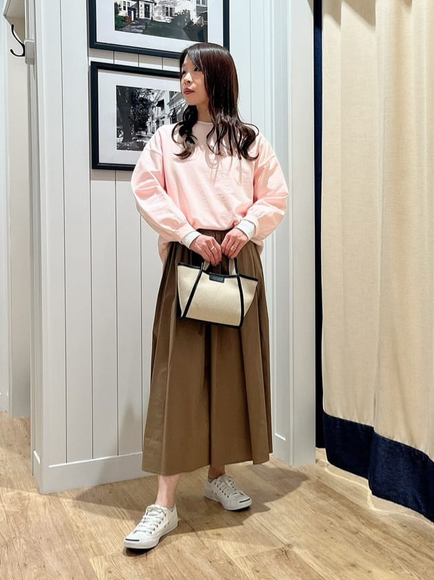 mihoさんの「Dessin｜【360度可愛い・洗える】バックヘンリーカットソー」を使ったコーディネート