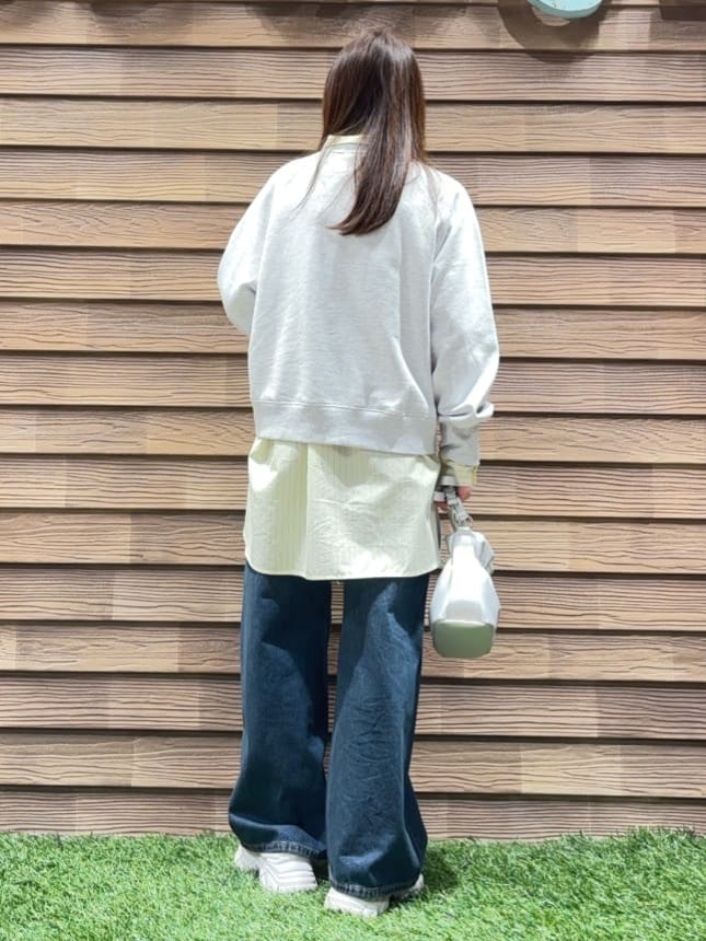 himiさんの「SHOO･LA･RUE｜MIX調 シンプルラグランスウェット」を使ったコーディネート