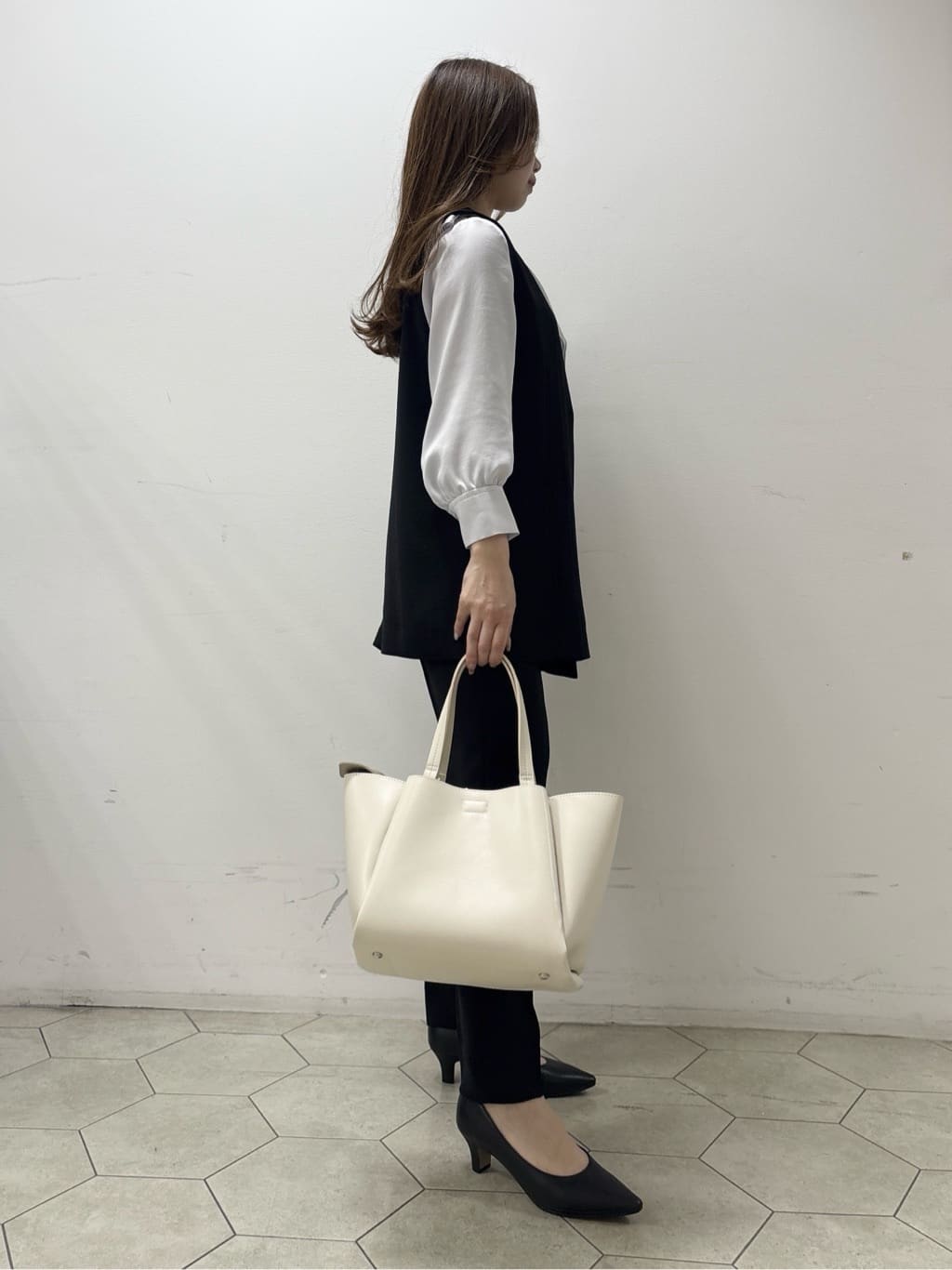 kahoさんの「INDIVI｜【洗える／多機能／SETUP可】着る日傘ジレジャケット」を使ったコーディネート