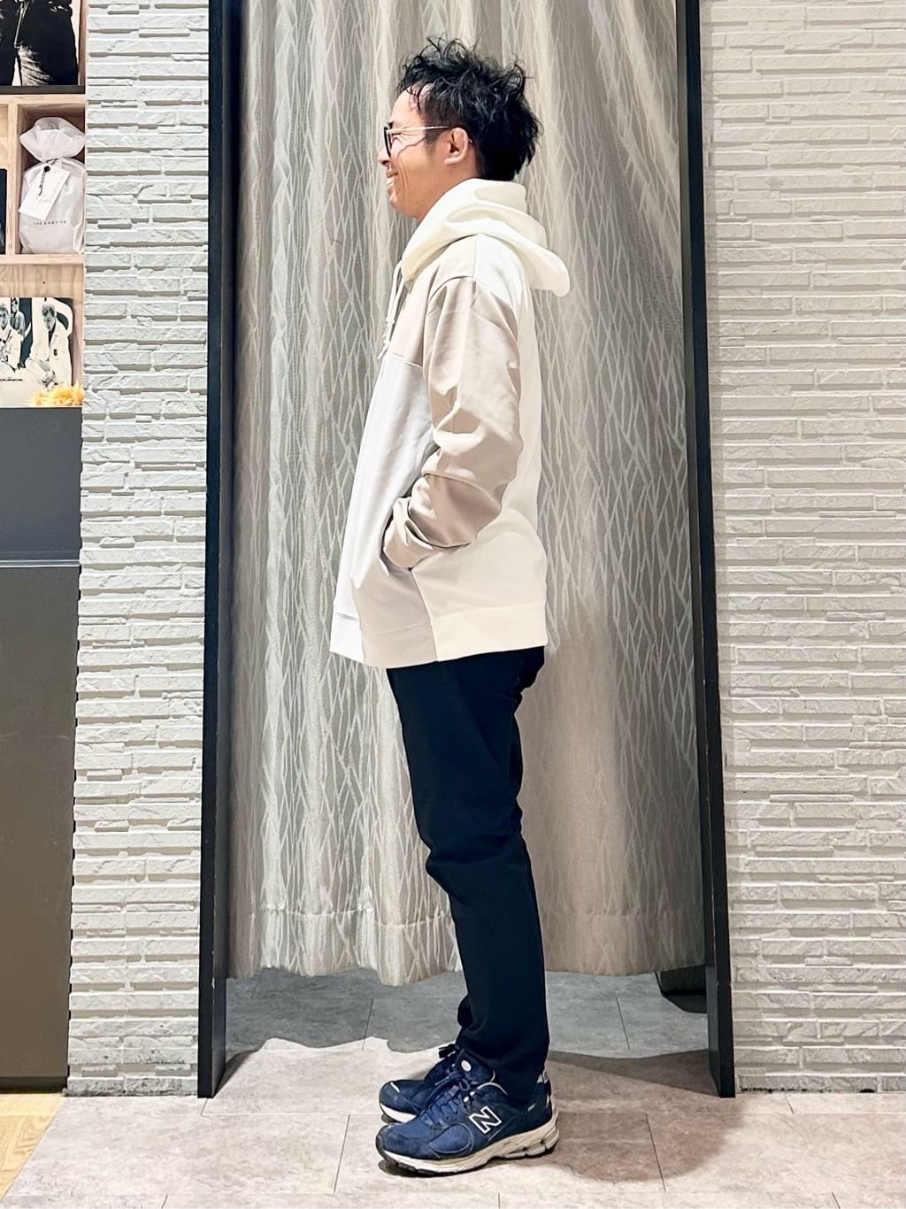 KENJI Iさんの「THE SHOP TK｜【大人の為の絶妙バランス】パネル切替パーカ 濯機機OK」を使ったコーディネート