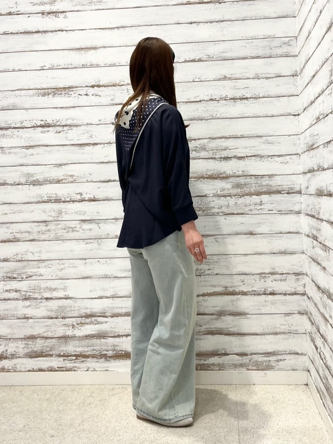 ゆっきーさんの「SHOO･LA･RUE｜【着丈選べる/体型カバー/洗濯機可】さらさらとろん ドルマンブラウス」を使ったコーディネート
