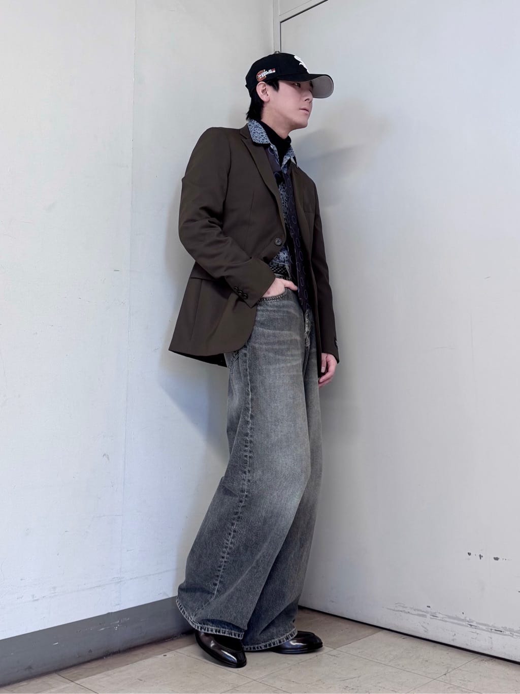 ryoさんの「TAKEO KIKUCHI｜播州 ドビーストライプ フラワーシャツ」を使ったコーディネート
