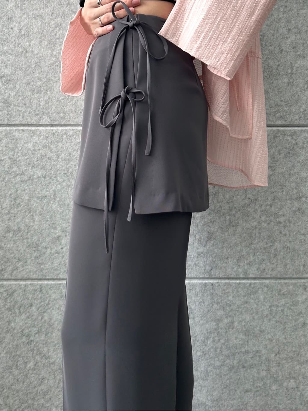 honoka Aさんの「CODE A｜point neck ribbon shirts」を使ったコーディネート