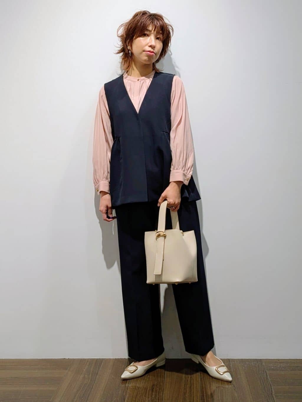 4410さんの「THE SHOP TK｜【通勤・きちんと見えに】ダブルクロス ペプラムジレ/セットアップ可」を使ったコーディネート