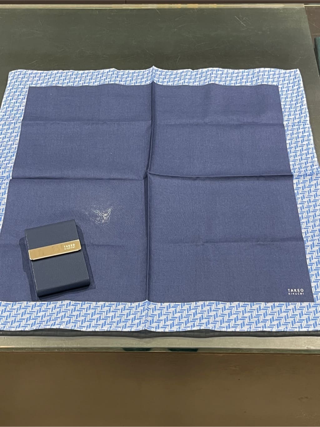 uedaさんの「TAKEO KIKUCHI｜ハンカチ名刺入れセット」を使ったコーディネート