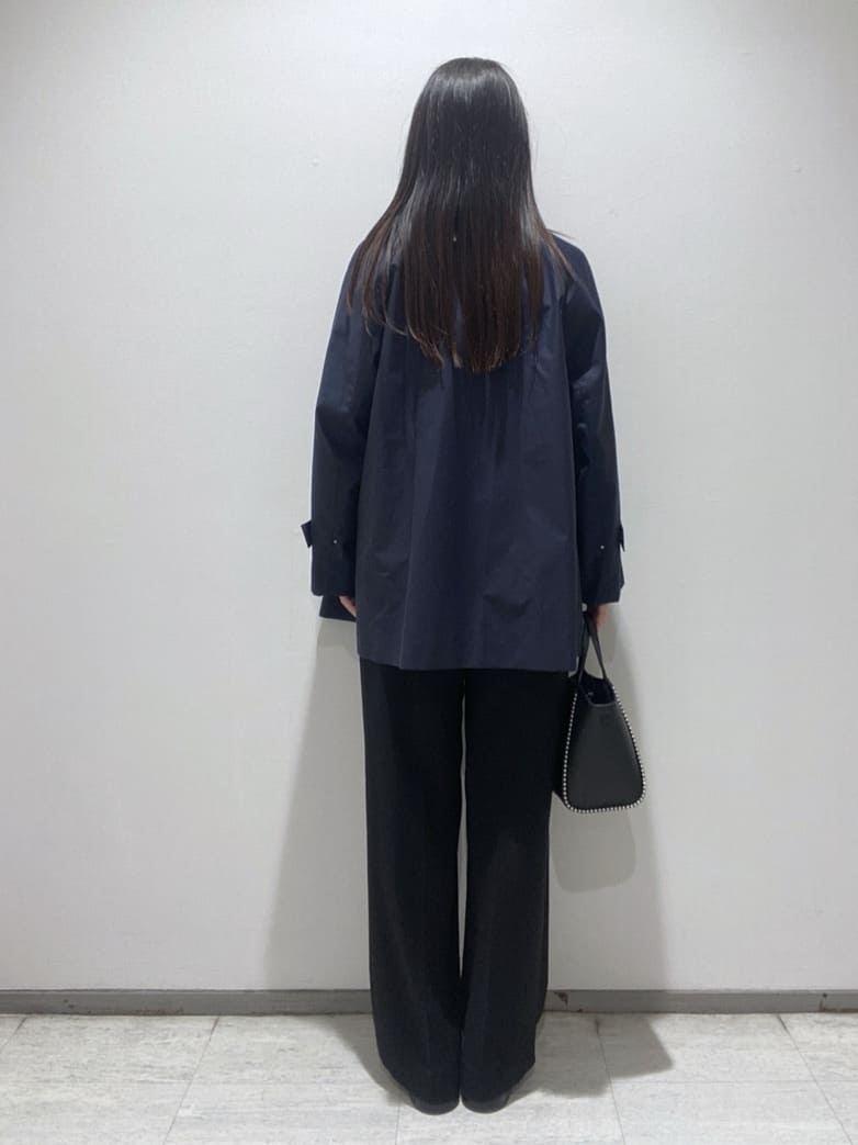 meiさんの「INDIVI｜【撥水/軽量】ミドル丈 ミニマルトレンチコート」を使ったコーディネート
