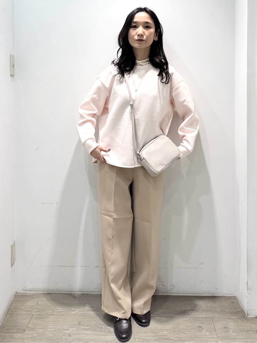 yuicciさんの「OPAQUE.CLIP｜リラクシーボリュームスリーブトップス【洗濯機OK】」を使ったコーディネート