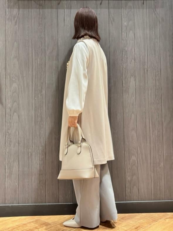 meiさんの「SHOO･LA･RUE｜【洗濯機可】上品で華やか スタンドフリルブラウス」を使ったコーディネート