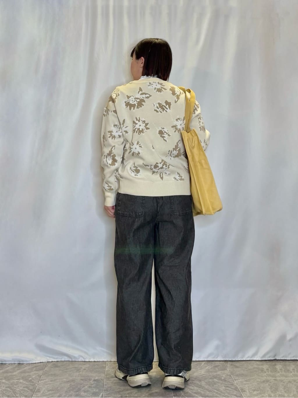 ネリさんの「SHOO･LA･RUE｜【洗濯機可/S-LL】ゆるシルエット 甘すぎない　大人の花柄もちもちニット」を使ったコーディネート