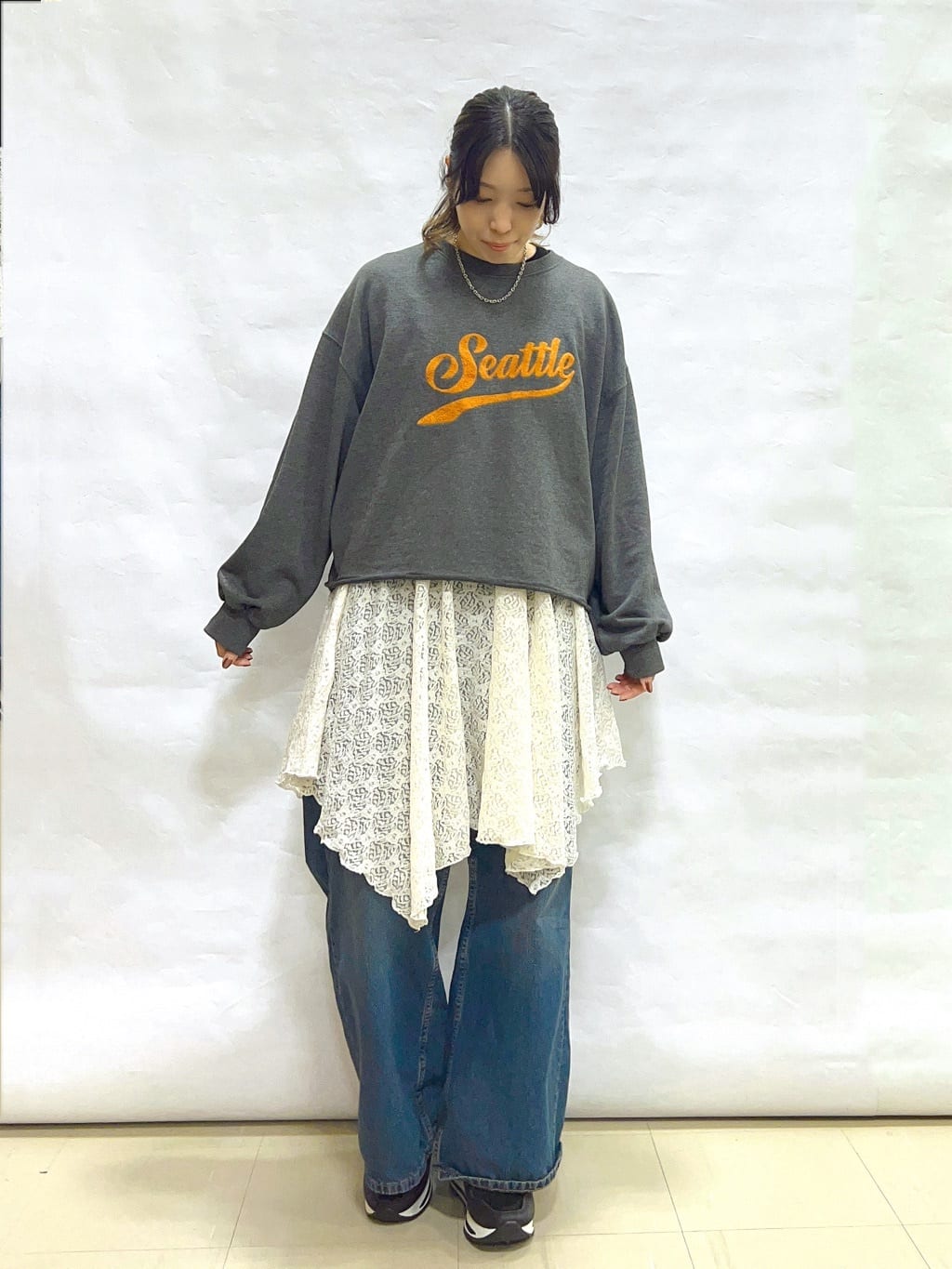 まっつんさんの「SHOO･LA･RUE｜【洗濯機可/S-LL】コーデの主役になる ロゴアソート 裏毛スウェット」を使ったコーディネート