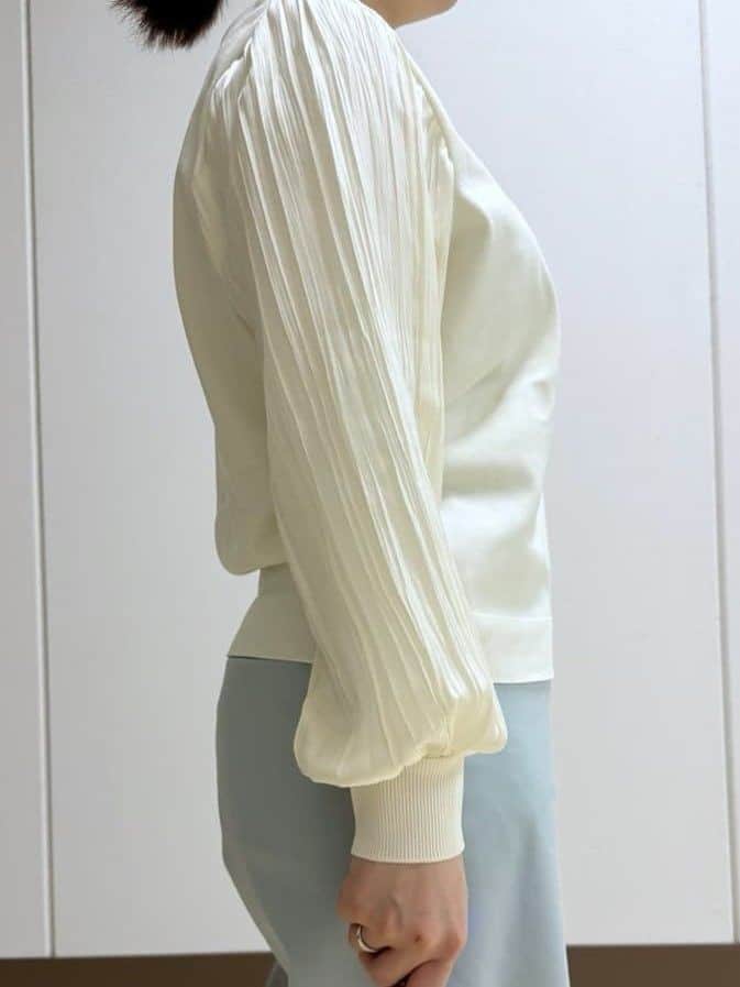 Rikoさんの「INDIVI｜【洗える／華やか】袖プリーツニット」を使ったコーディネート