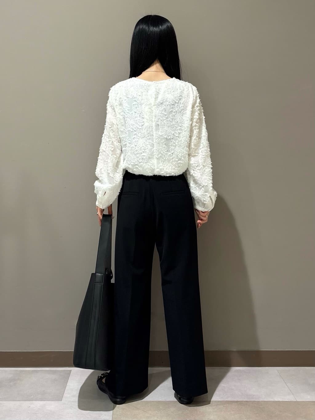 KEIKOさんの「INDIVI｜【撥水／軽量】ミニマル スタンドカラーコート」を使ったコーディネート