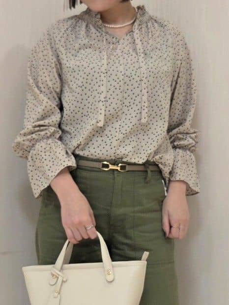 naokoさんの「UNTITLED｜◆【洗える/セットアップ可】ランダムドットブラウス」を使ったコーディネート
