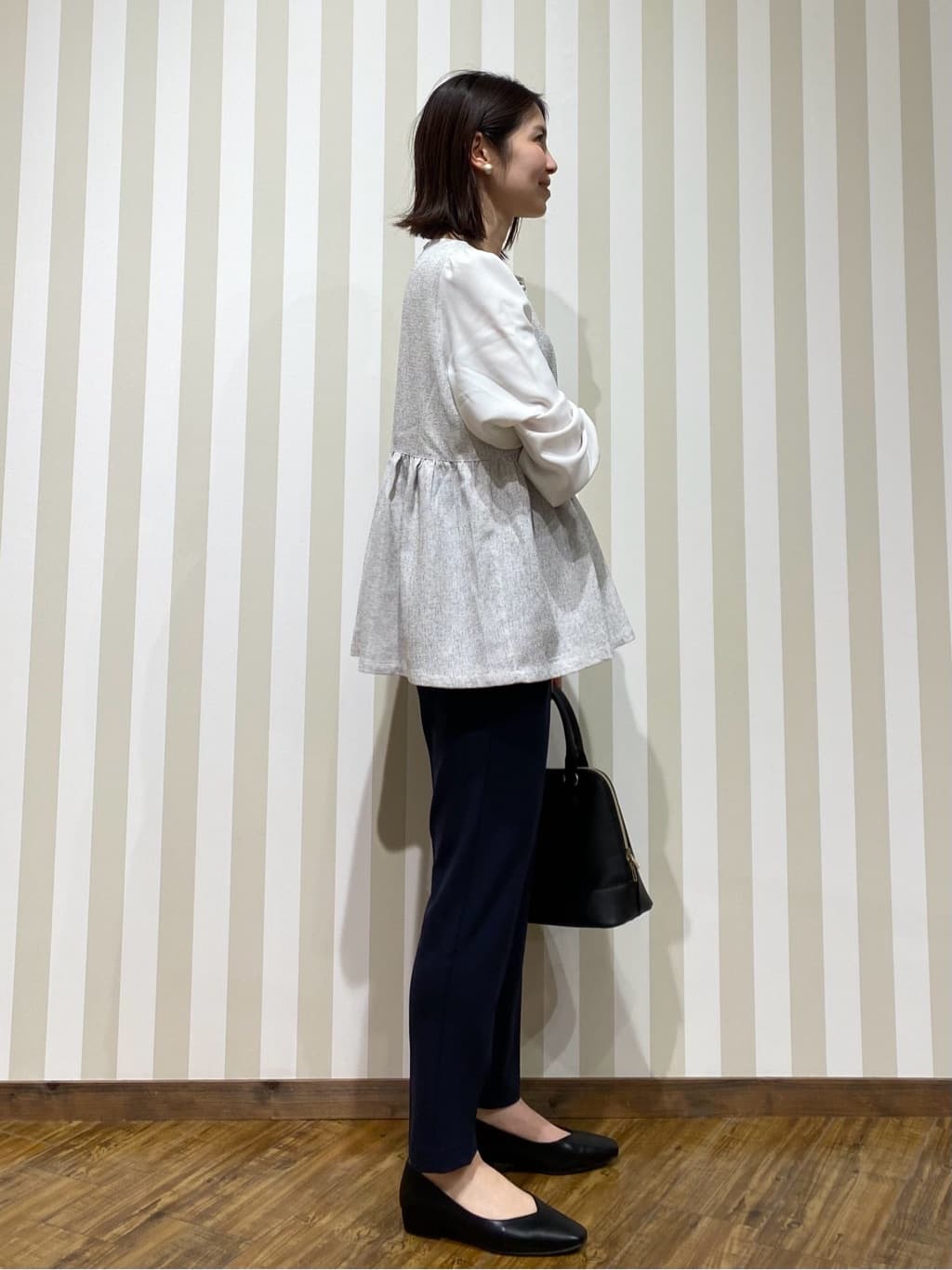 SAOさんの「SHOO･LA･RUE｜【洗濯機可/セットアップ可/S-3L】きちんと楽に。カットジョーゼット テーパードパンツ」を使ったコーディネート