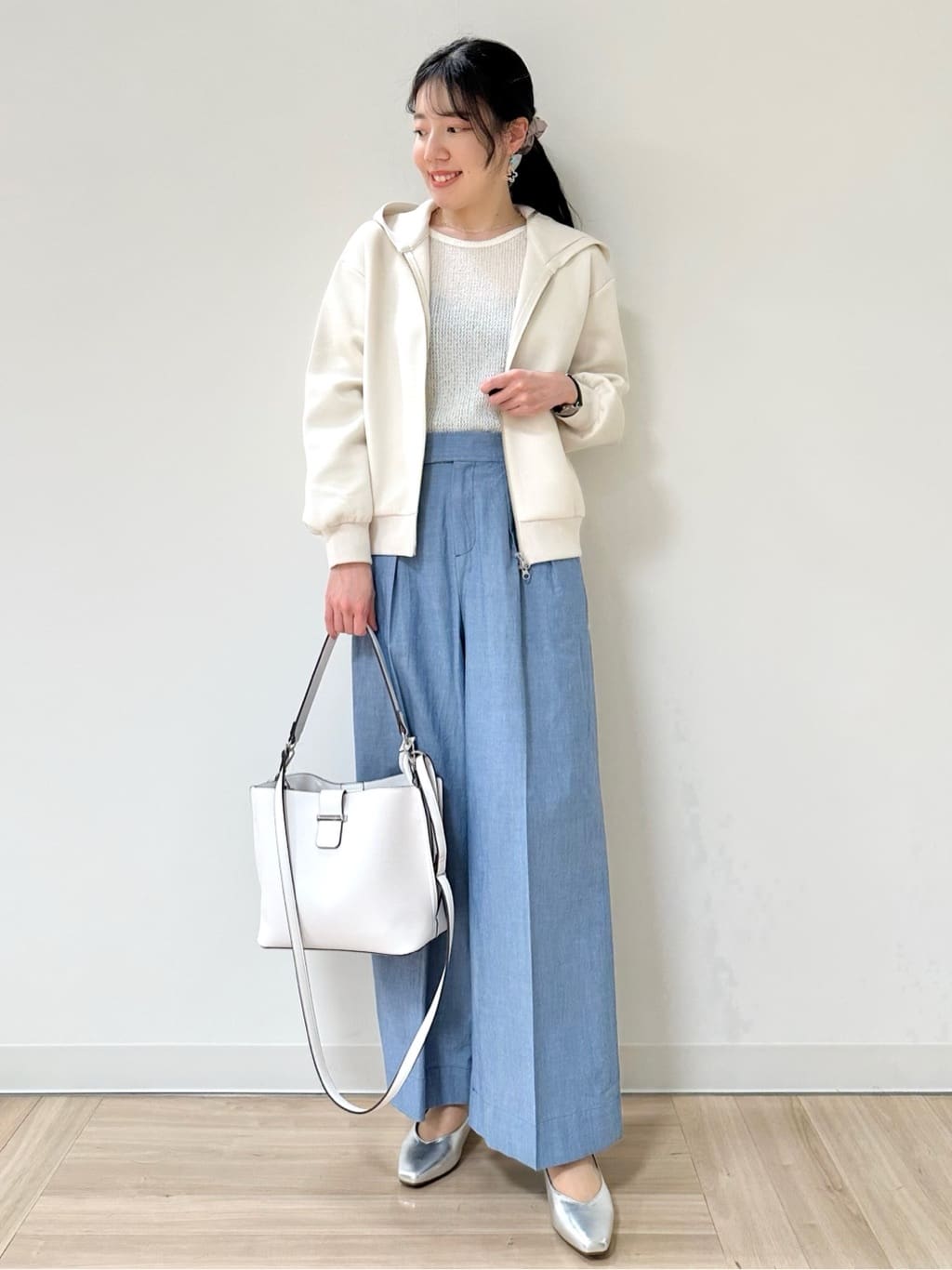 Momoさんの「Reflect｜【インナーにおすすめ◎】クルーネックレースジャージトップス」を使ったコーディネート