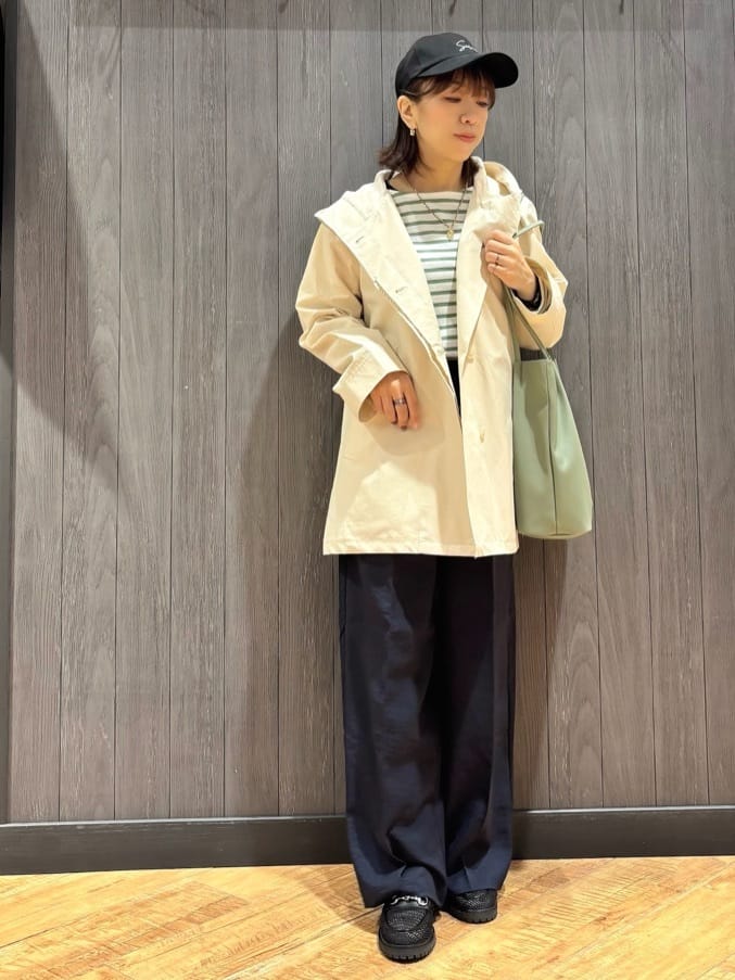 meiさんの「SHOO･LA･RUE｜【防花粉/洗濯機可/S-LL】ゆったり着られる 大人のテントフーディージャケット」を使ったコーディネート