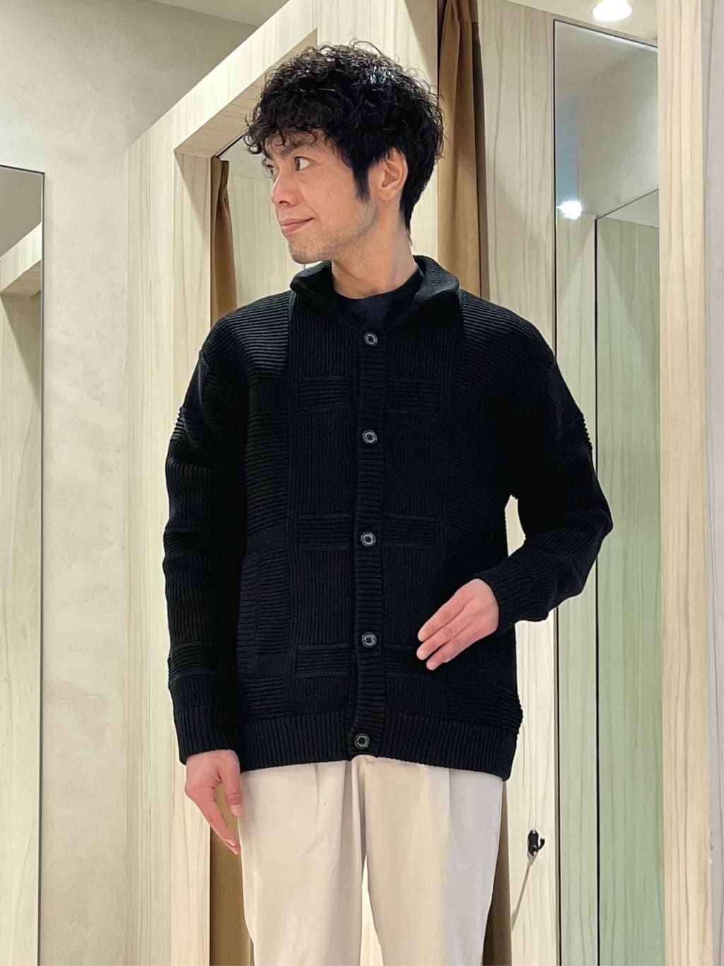 URAさんの「TAKEO KIKUCHI｜畦編みチェック ニットカーディガン」を使ったコーディネート