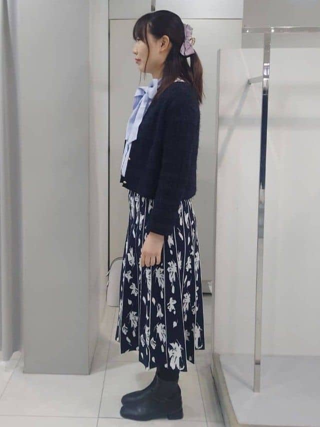 AZUSAさんの「Reflect｜【お食事会やお出かけに◎】ふんわりジャカード編みカーディガン」を使ったコーディネート