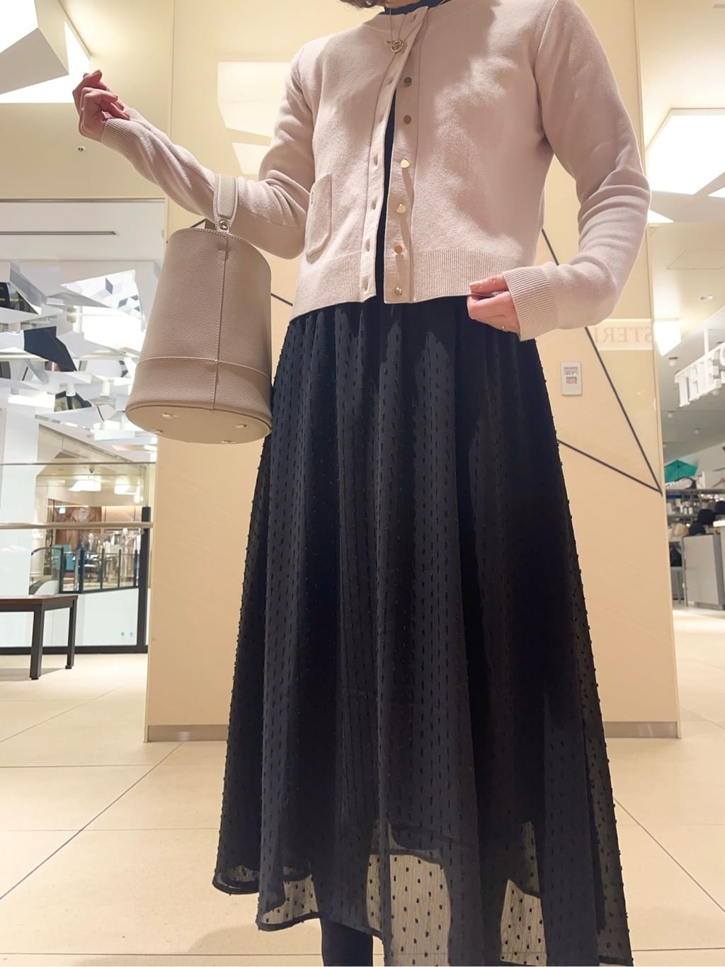 yahataさんの「DRESSTERIOR｜◆ウォッシャブルコットンカシミヤカーディガン」を使ったコーディネート