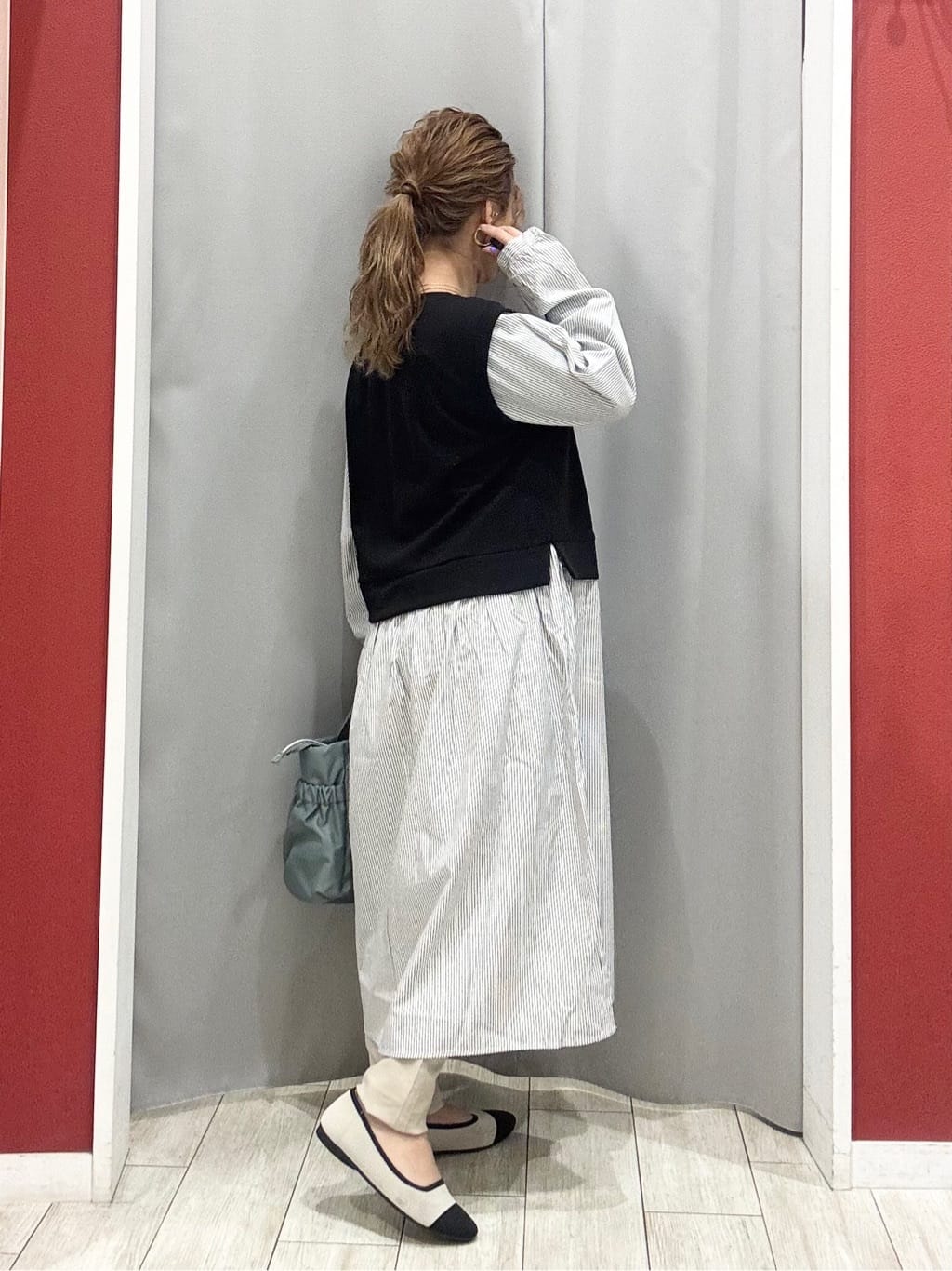 shioさんの「SHOO･LA･RUE｜【S-LL/体型カバー】ストライプが爽やか　ベストドッキングシャツワンピース」を使ったコーディネート
