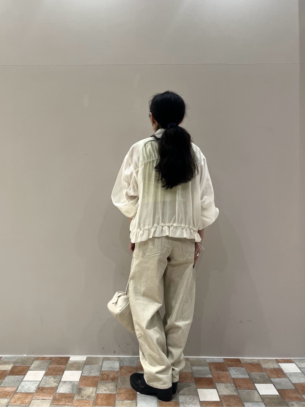 Uminoさんの「INDIVI｜ロゴ刺繍リブタンクトップ」を使ったコーディネート