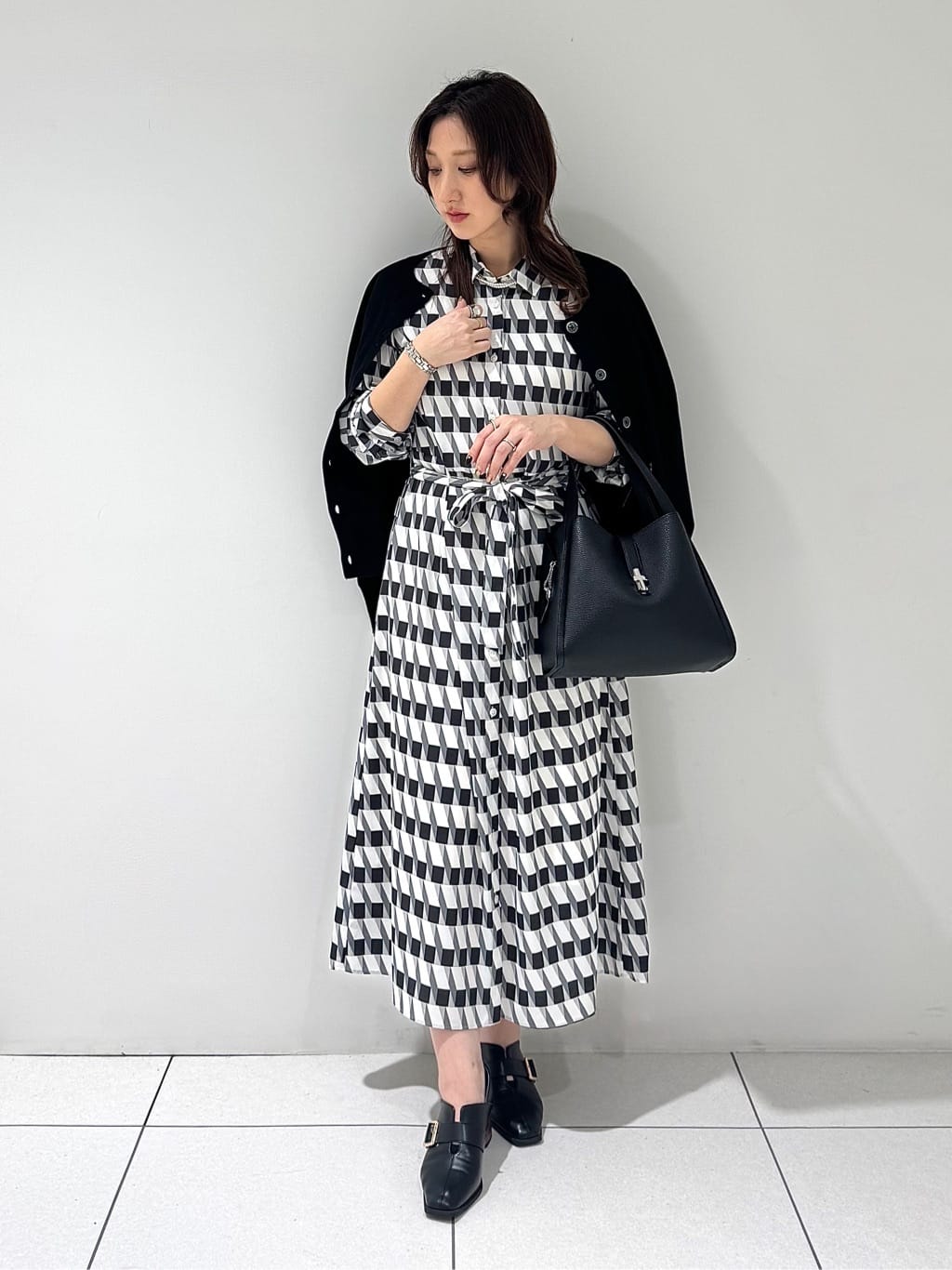 そんさんの「INDIVI｜【洗える／前後2WAY／アンサンブル可能】ドルマンスリーブカーディガン」を使ったコーディネート