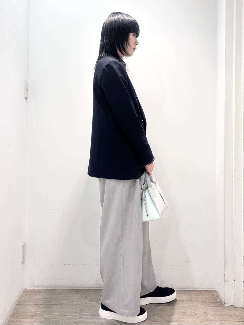 くっしーさんの「OPAQUE.CLIP｜金ボタンダブルブレストテーラードジャケット／セットアップ対応【洗える】」を使ったコーディネート