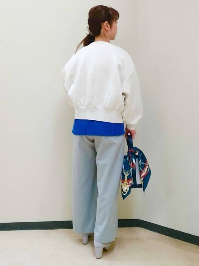 花さんの「Reflect｜ドライタッチストレートワイドパンツ」を使ったコーディネート