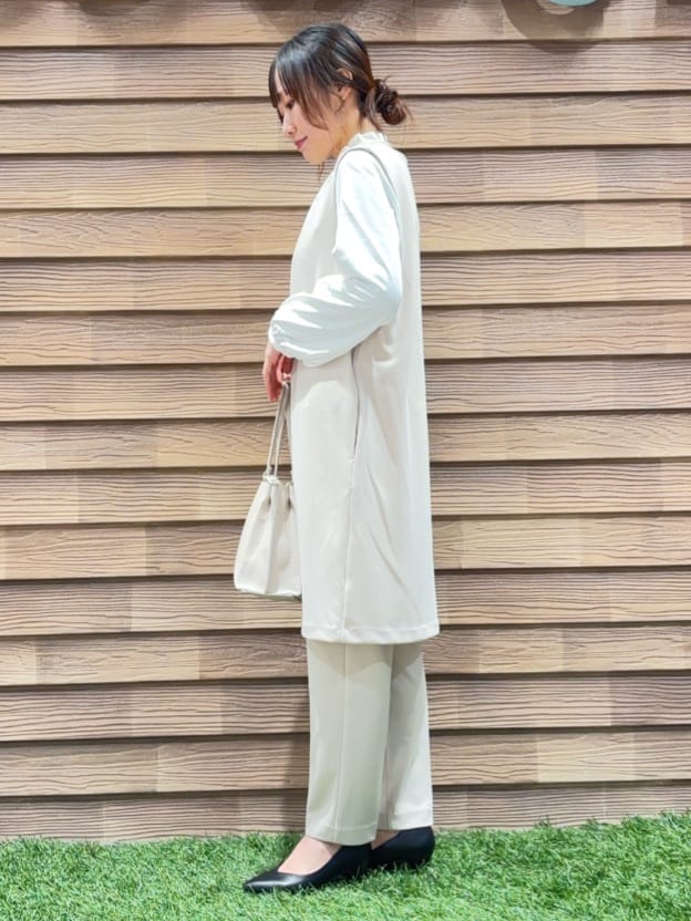 himiさんの「SHOO･LA･RUE｜【洗濯機可/セットアップ可/S-3L】きちんと楽に。カットジョーゼット ロングジレ」を使ったコーディネート