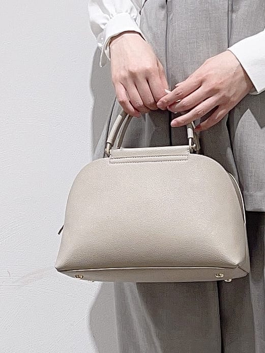 HITOMIさんの「grove｜【マシンウォッシュ/防シワ】袖ドッキングペプラムブラウス【着回しカセット】」を使ったコーディネート