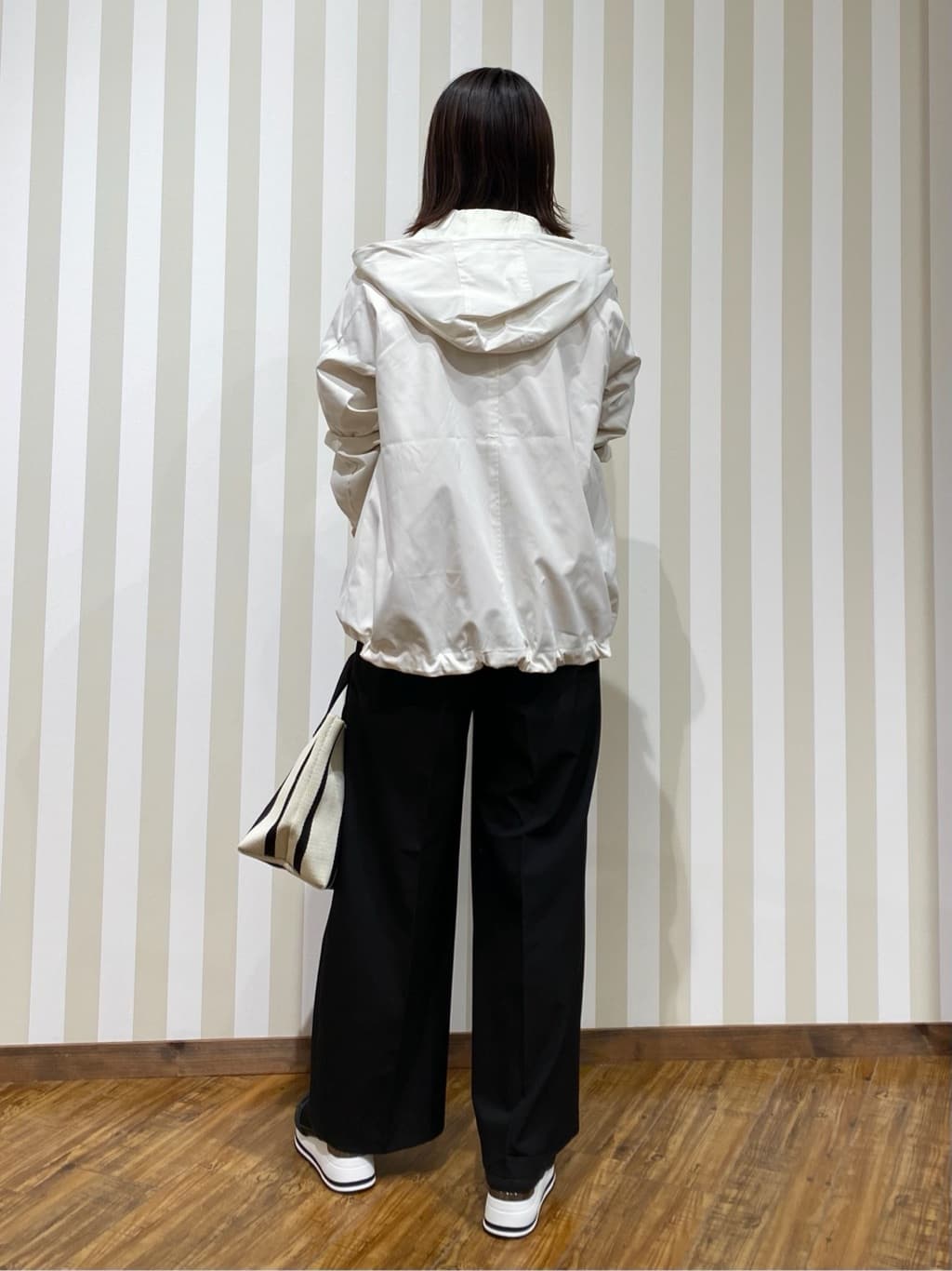 SAOさんの「SHOO･LA･RUE｜【洗濯機可/S-LL】軽やかなパイピングがポイント スウェットライクニット」を使ったコーディネート