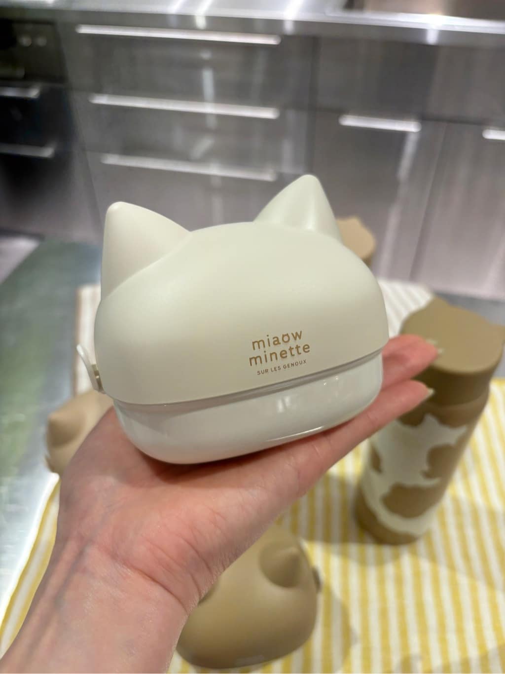 muuさんの「212 KITCHEN STORE｜にゃお ねこみみステンレスマグボトル P」を使ったコーディネート