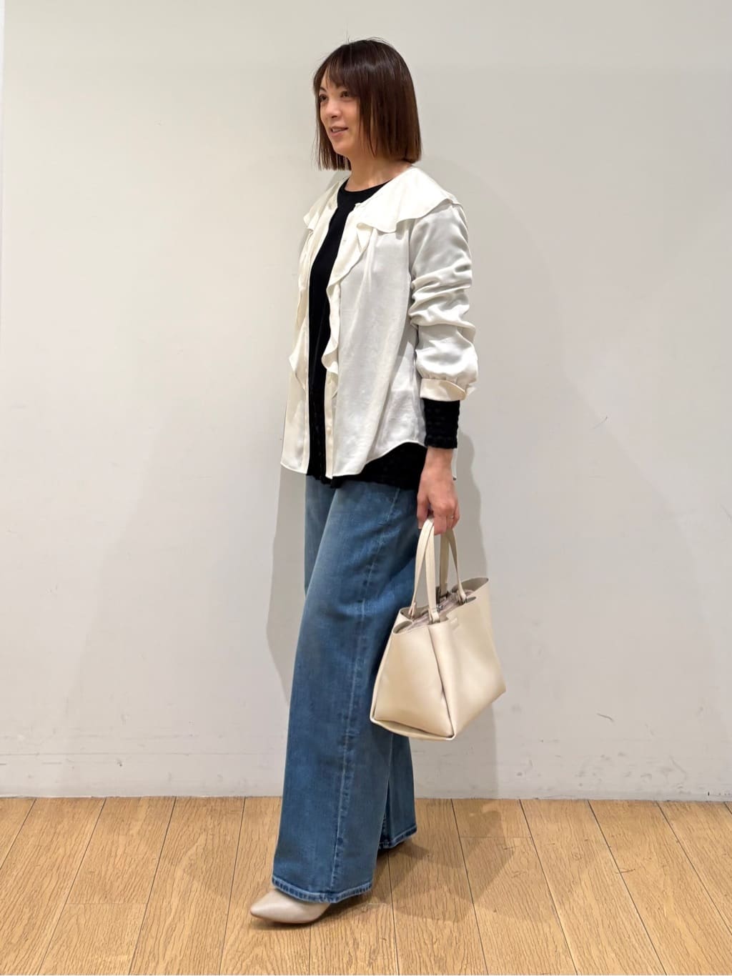 mikkoさんの「INDIVI｜【洗える】ラッフルサテンブラウス」を使ったコーディネート