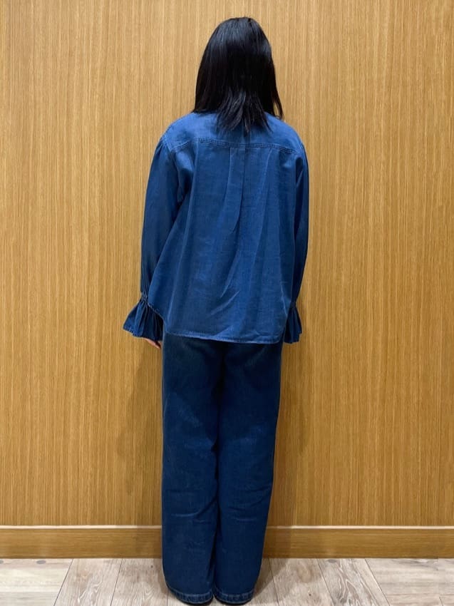 aさんの「OPAQUE.CLIP｜セルロース混デニムフリルブラウス【洗濯機OK】」を使ったコーディネート