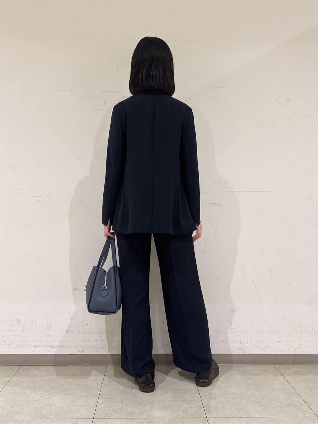 rinaさんの「INDIVI｜【SETUP可能】モダンフラワー柄キャンディスリーブブラウス」を使ったコーディネート