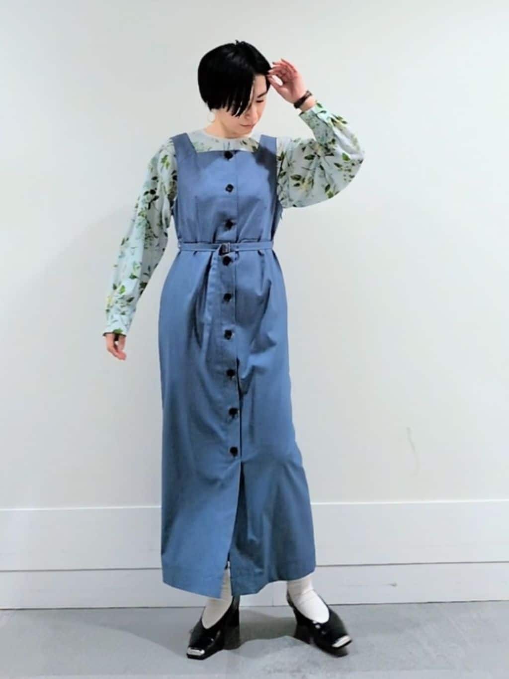 ミズタさんの「UNTITLED｜【花柄/洗える】ボタニカルブラウス」を使ったコーディネート