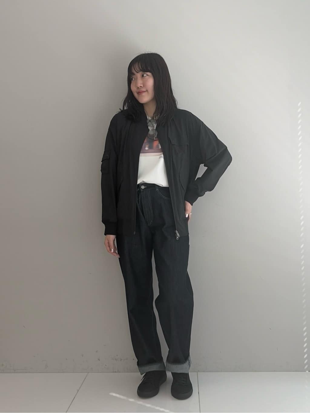 Akutagawaさんの「TAKEO KIKUCHI｜マラケシュ フォト Tシャツ」を使ったコーディネート