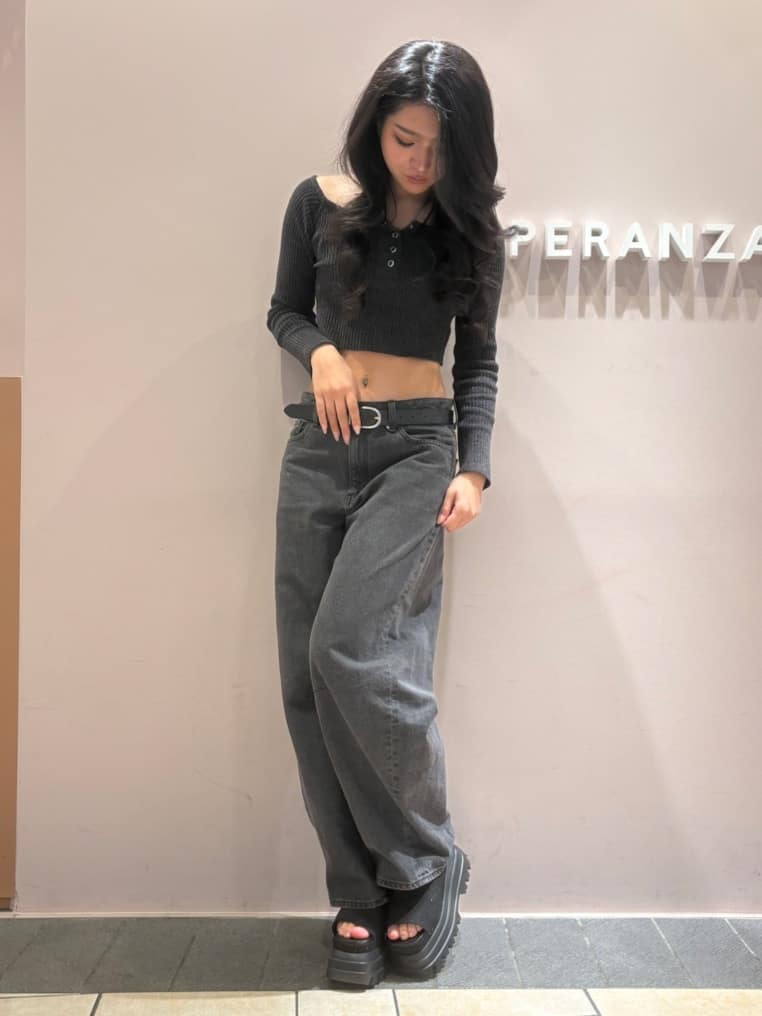 ゆずはさんの「ESPERANZA｜ボリューム厚底ブーツサンダル」を使ったコーディネート