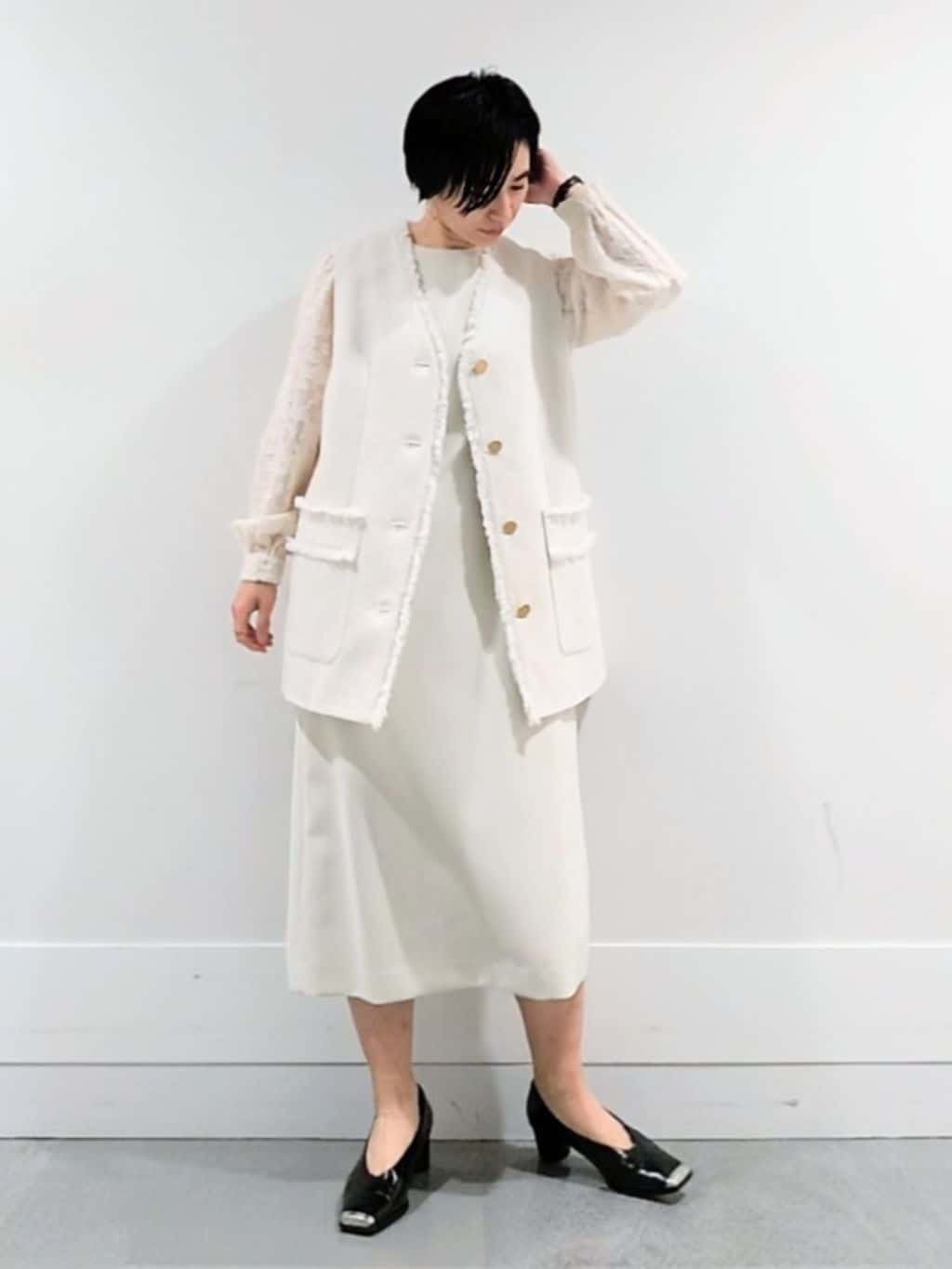 ミズタさんの「UNTITLED｜【オンオフ使える】スラブツイード ジレ」を使ったコーディネート
