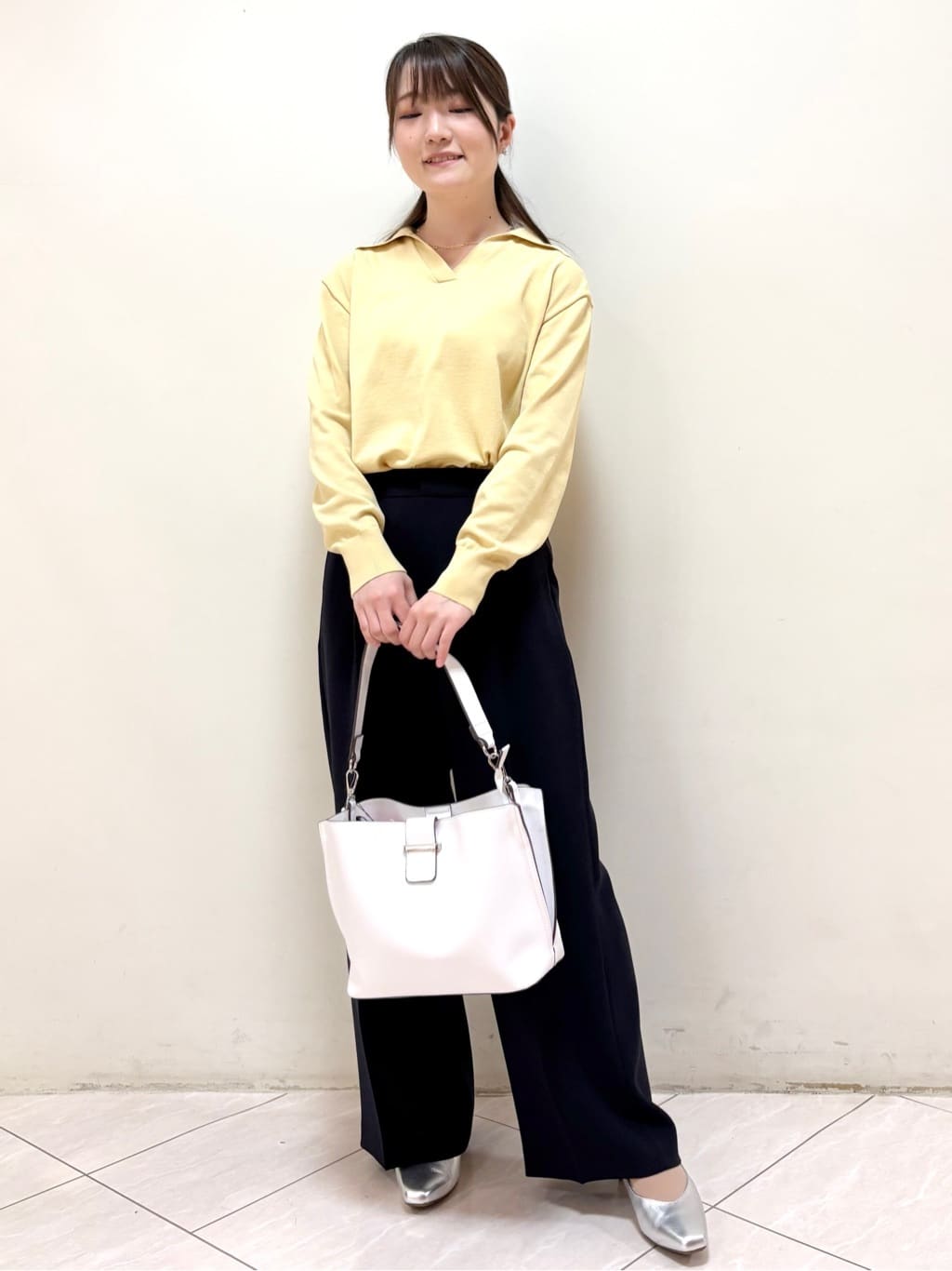 mikiさんの「Reflect｜スキッパーネックニットプルオーバー」を使ったコーディネート
