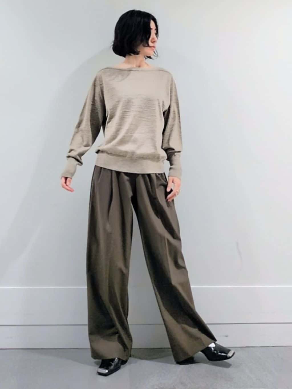 ミズタさんの「UNTITLED｜【アンサンブル可/洗える】シルクウールカシミヤ ドルマンスリーブニット」を使ったコーディネート