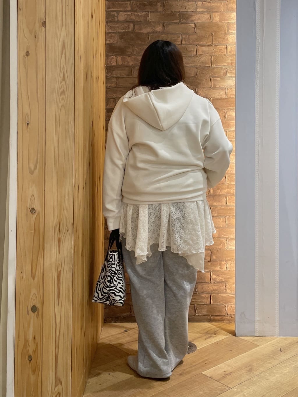 Risaさんの「SHOO･LA･RUE｜【セットアップ可/S-LL/なめらかタッチ】大人カジュアルスタイルに ZIPパーカ」を使ったコーディネート